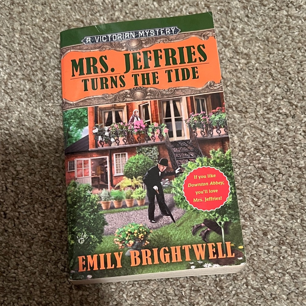 Mrs. Jeffries Turns the Tide by Emily Brightwell